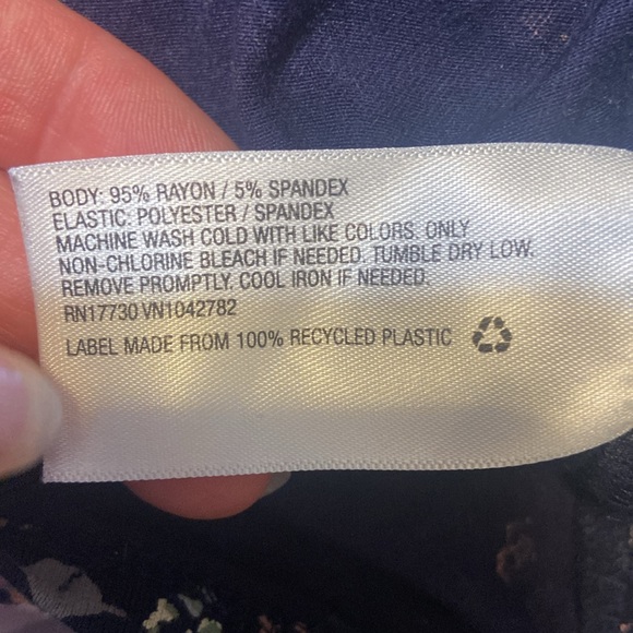 Isabel Maternity Women’s Size Medium Short Sleeve Smocked Top - Picture 9 of 11